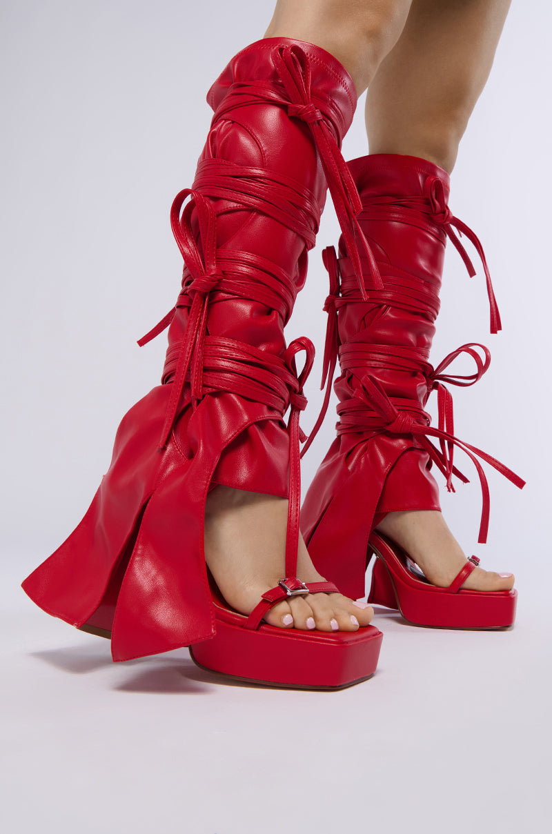 AZALEA WANG LENNOX 2 IN 1 STRAPPY SANDAL IN RED