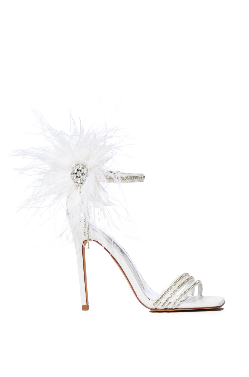 AZALEA WANG LICORICE FEATHER FLOWER EMBELLISHED SANDAL IN WHITE
