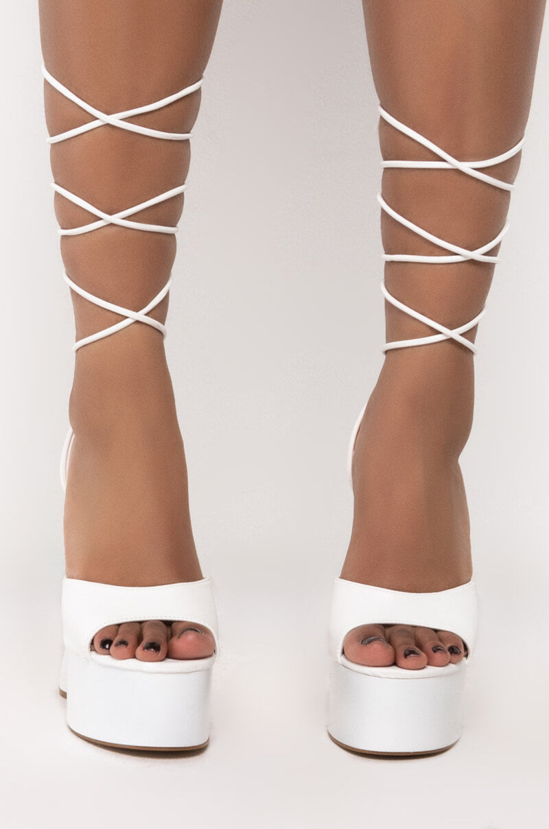 AZALEA WANG NEED TO KNOW CHUNKY SANDAL IN WHITE