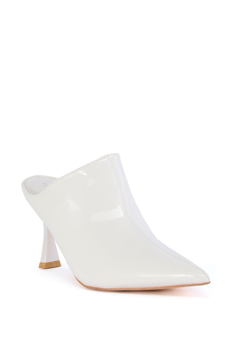 AZALEA WANG SAKURA WHITE MULE PUMP