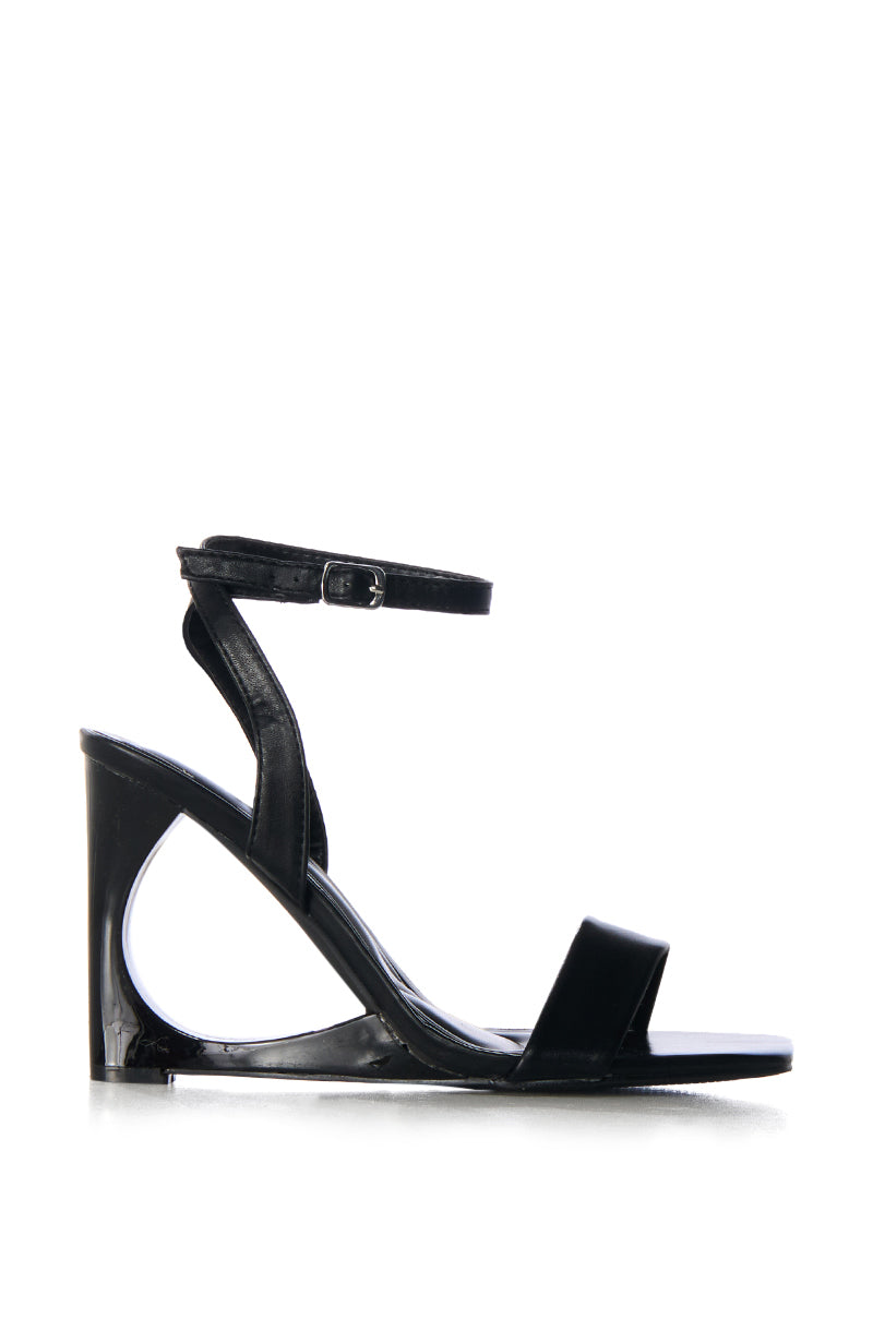 AZALEA WANG SHARLA BLACK NOVELTY HEEL SANDAL