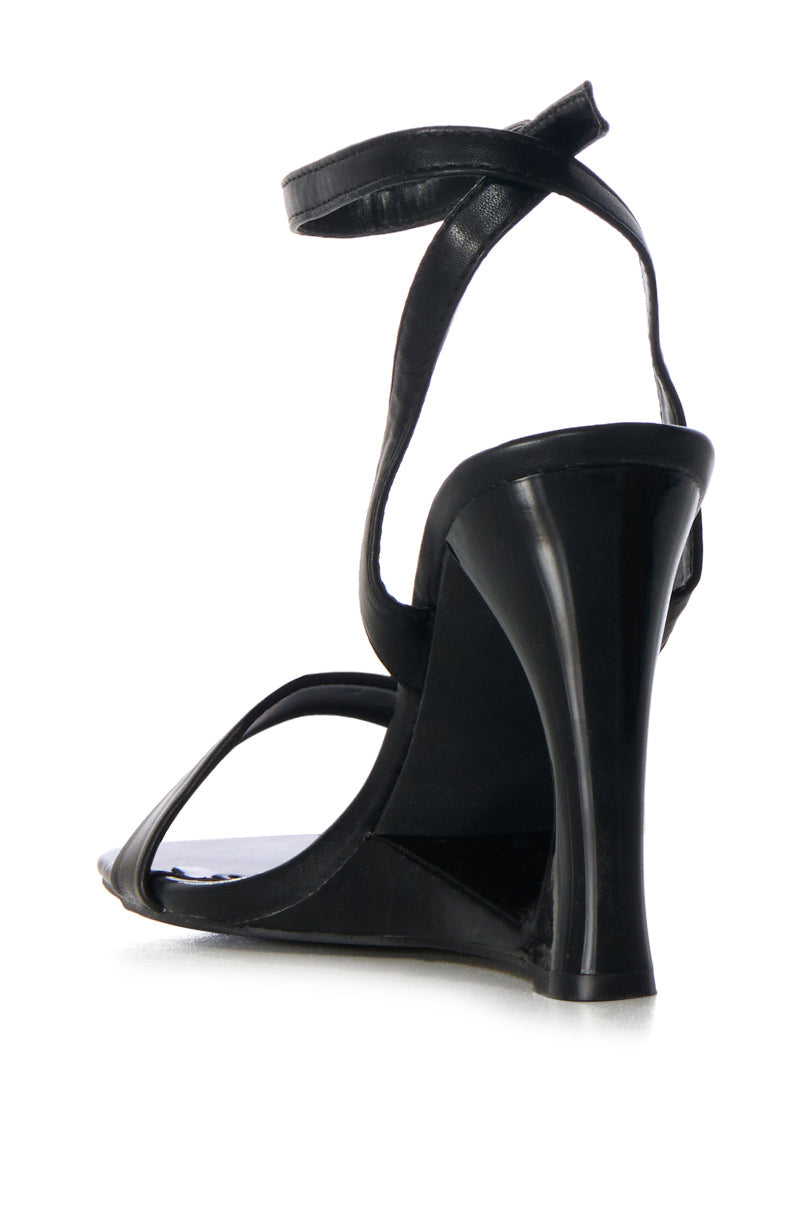 AZALEA WANG SHARLA BLACK NOVELTY HEEL SANDAL