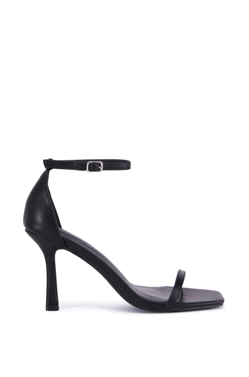 AZALEA WANG SPINDLE BLACK SANDAL