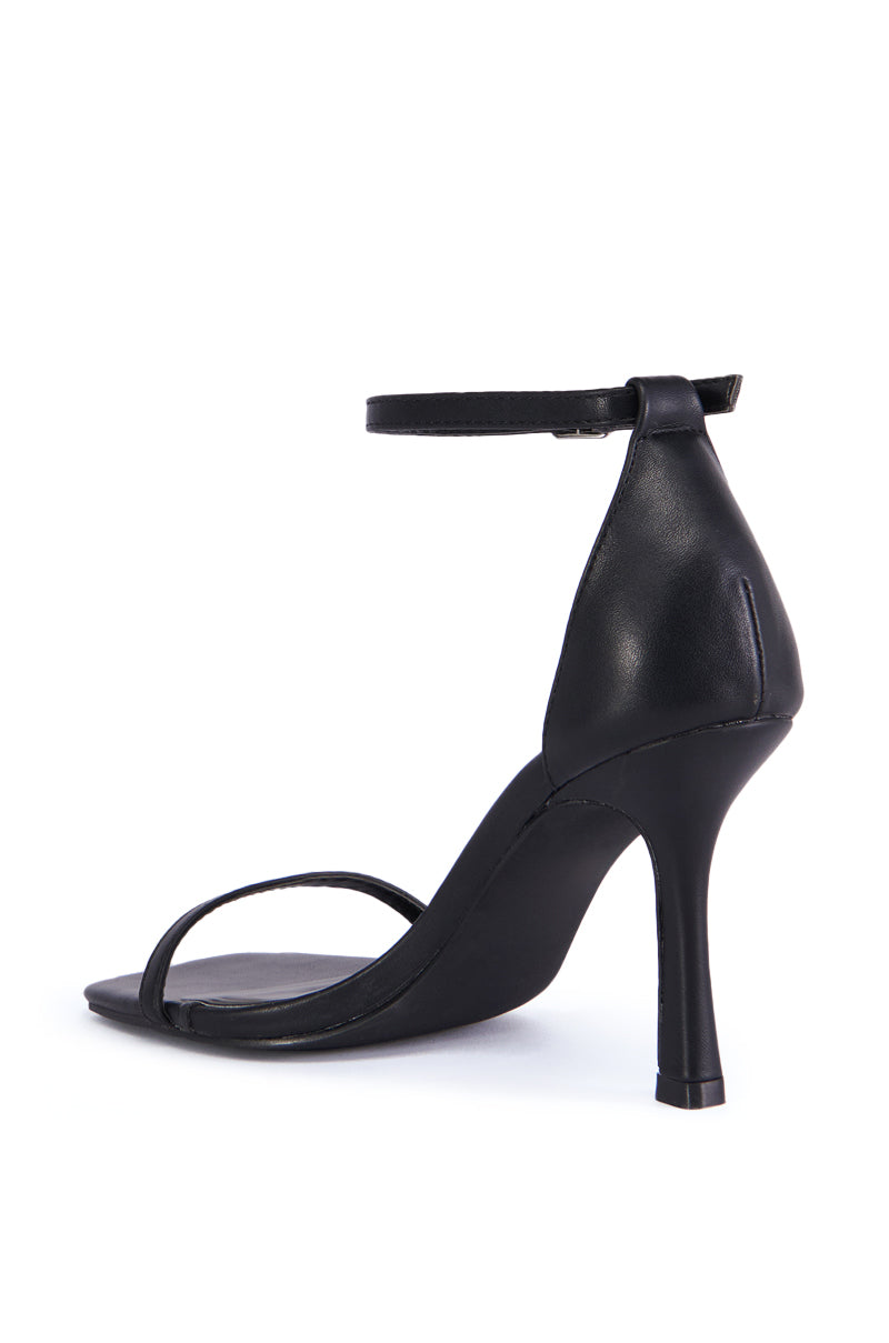 AZALEA WANG SPINDLE BLACK SANDAL