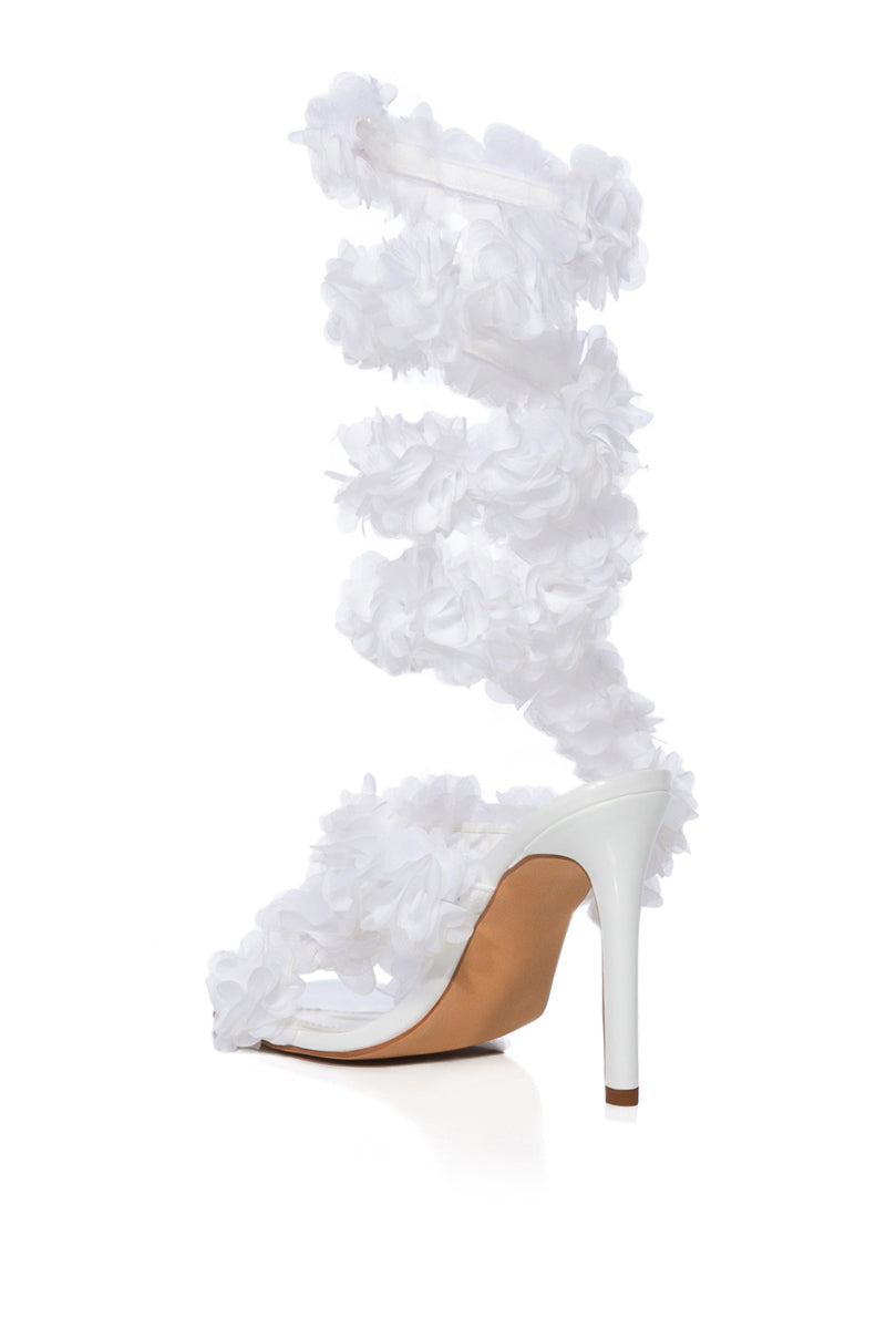 AZALEA WANG THEODOSIA FLORAL SANDAL IN WHITE