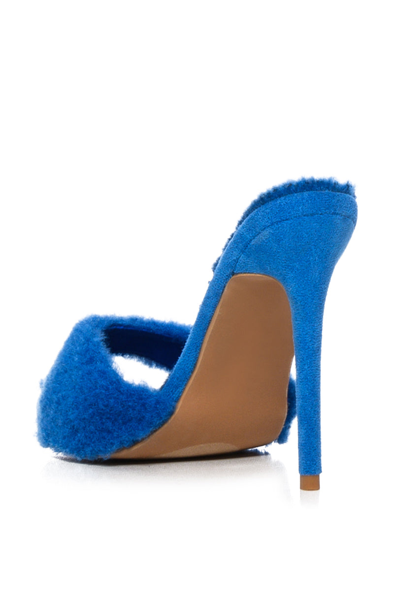BMOVE FUZZY POINTED SANDAL IN BLUE