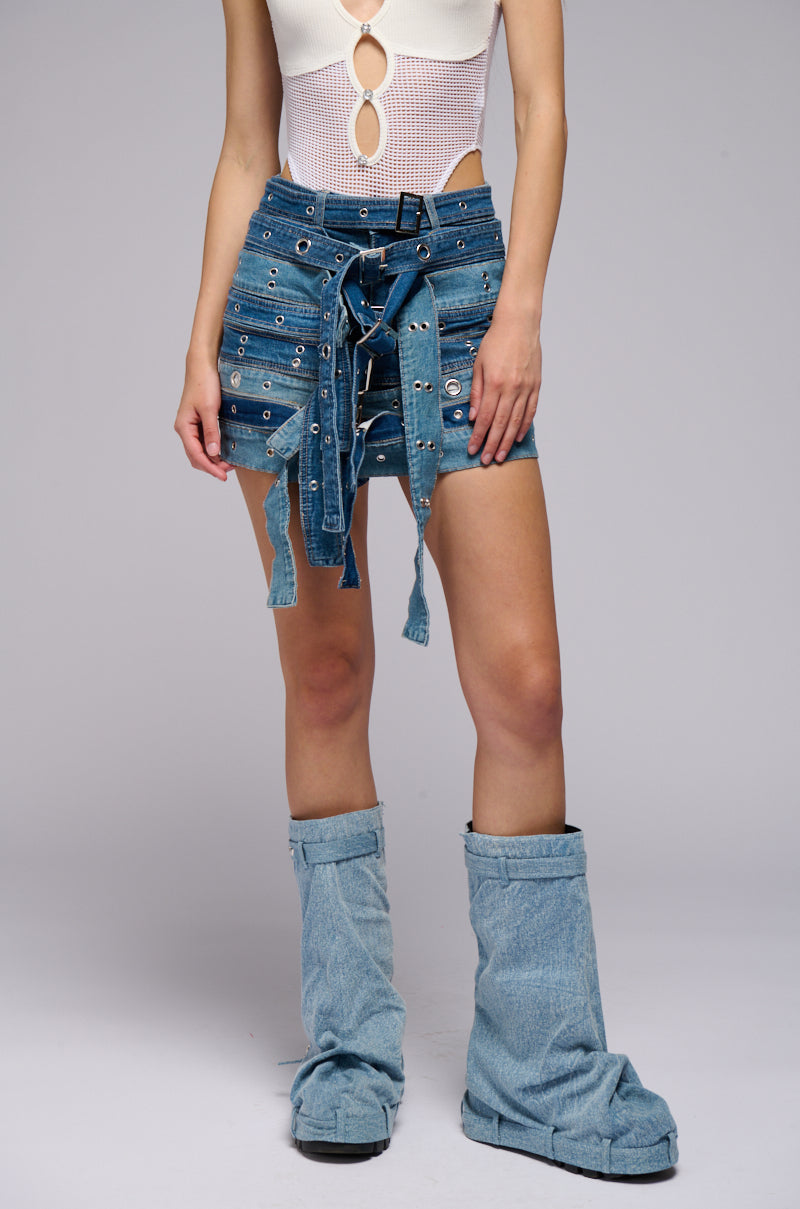 BELTED MULTI DENIM MINI SKORT