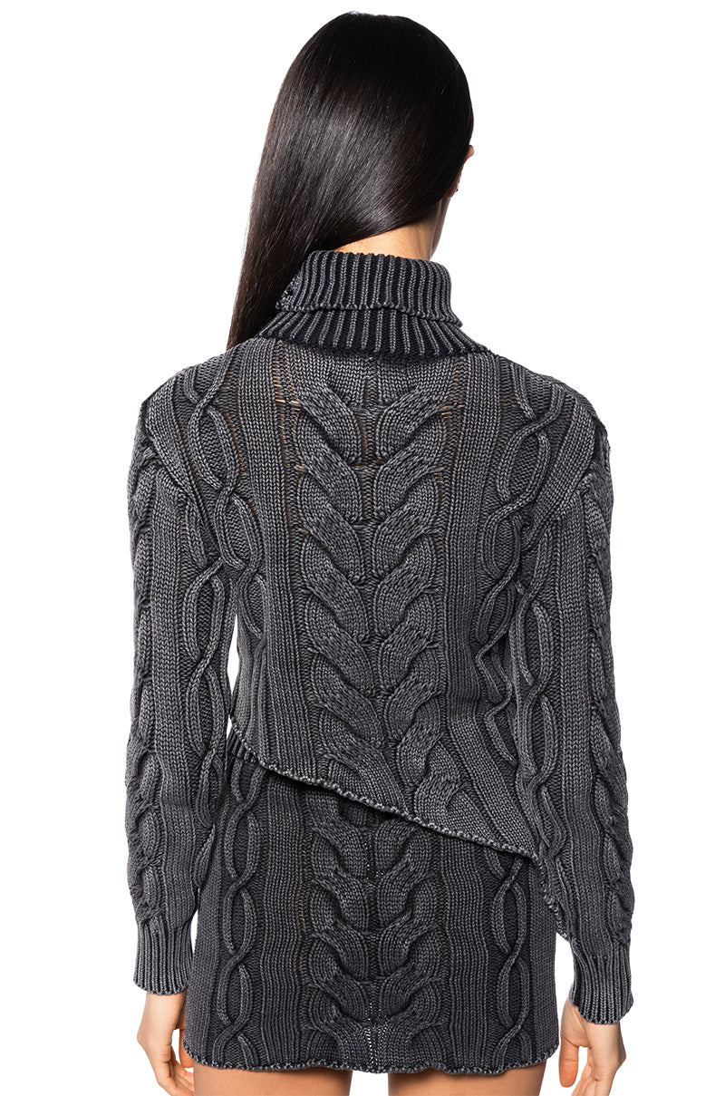 BUNDLED UP CHUNKY KNIT CROPPED SWEATER