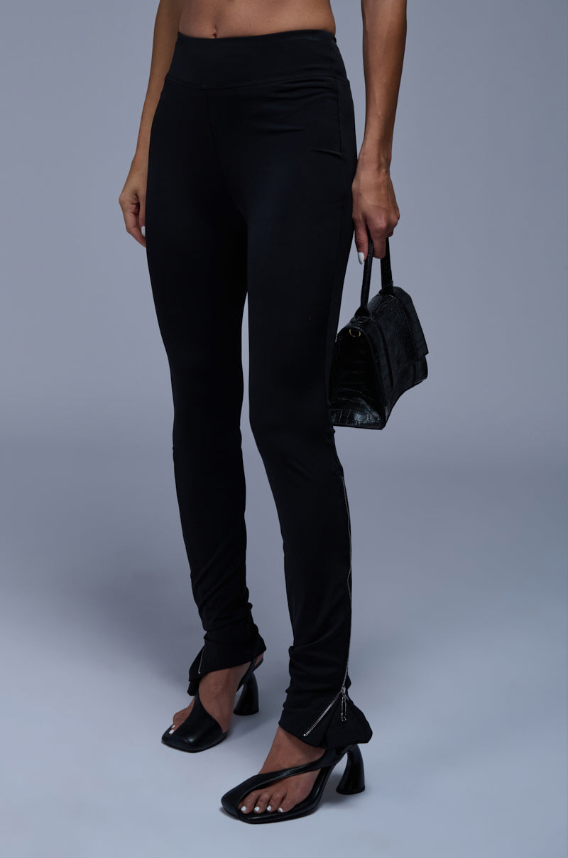 CASSIA ZIPPER DETAIL FLARED LEGGING