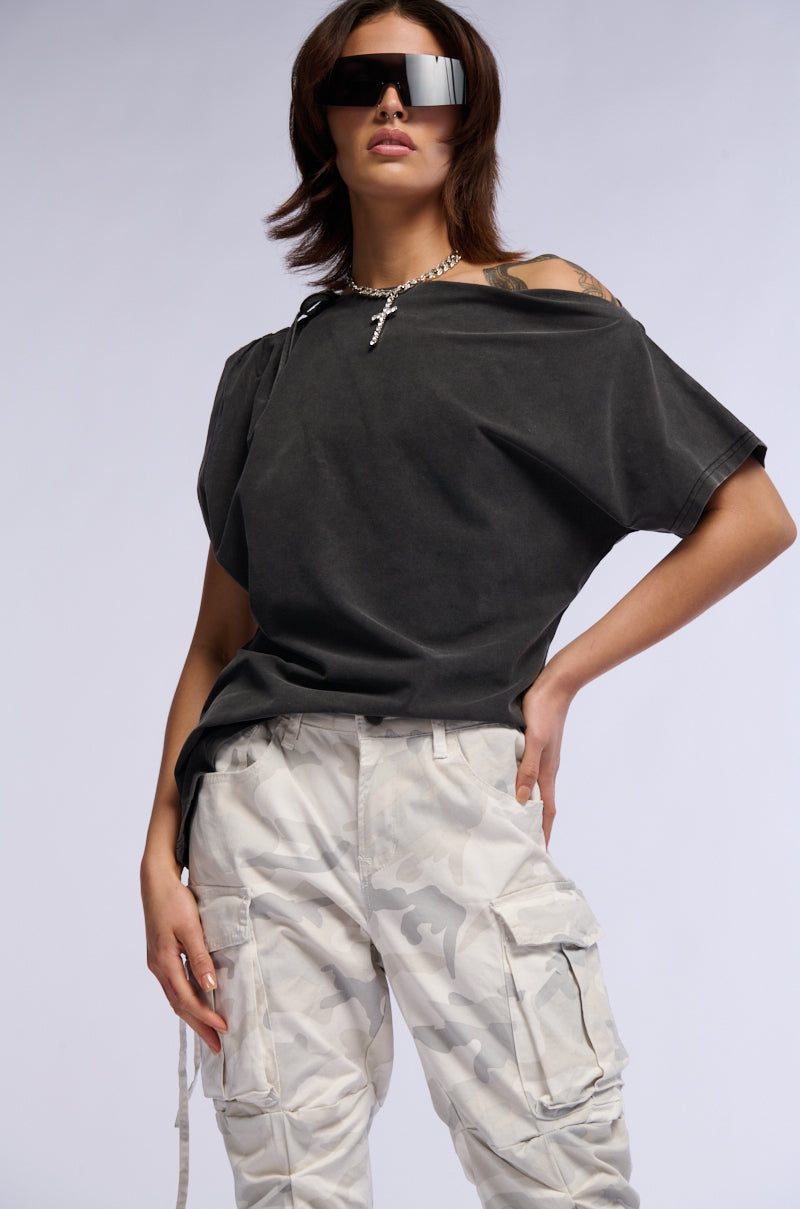 CATIE BOAT NECK ASYMMETRICAL TSHIRT