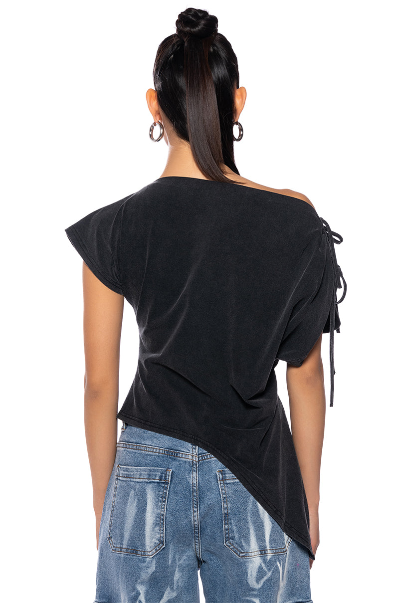 CATIE BOAT NECK ASYMMETRICAL TSHIRT