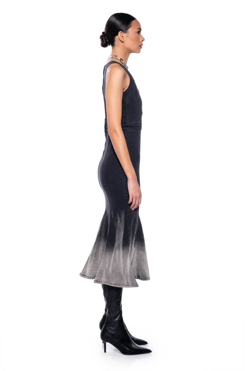 DANCIN IN DENIM MIDI DRESS