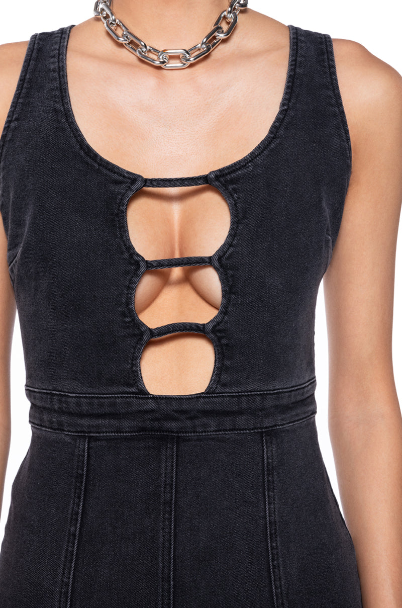 DANCIN IN DENIM MIDI DRESS