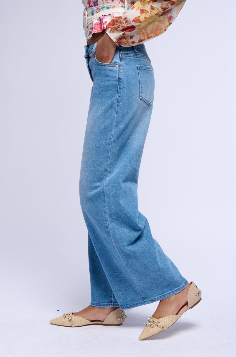 EVERYDAY EVERY MINUTE FLARE JEAN