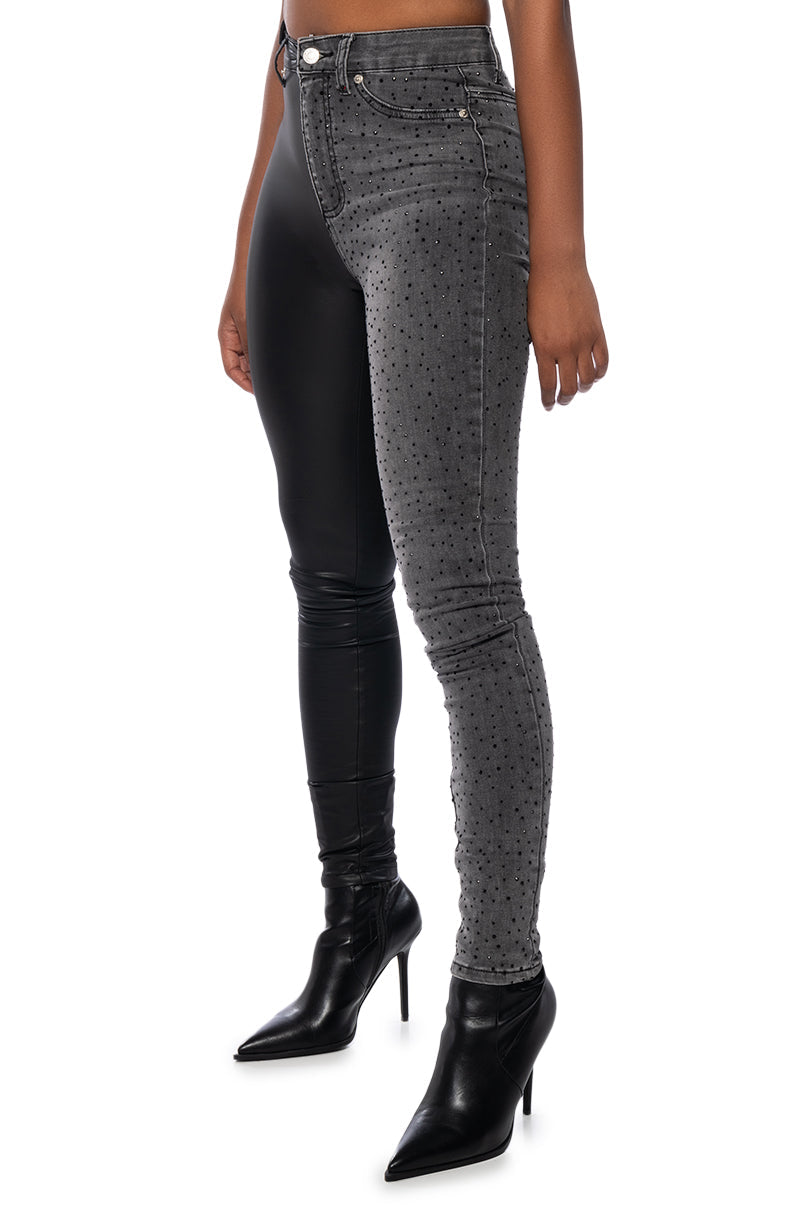 EXTREME STRETCH EMBELLISHED SKINNY JEANS