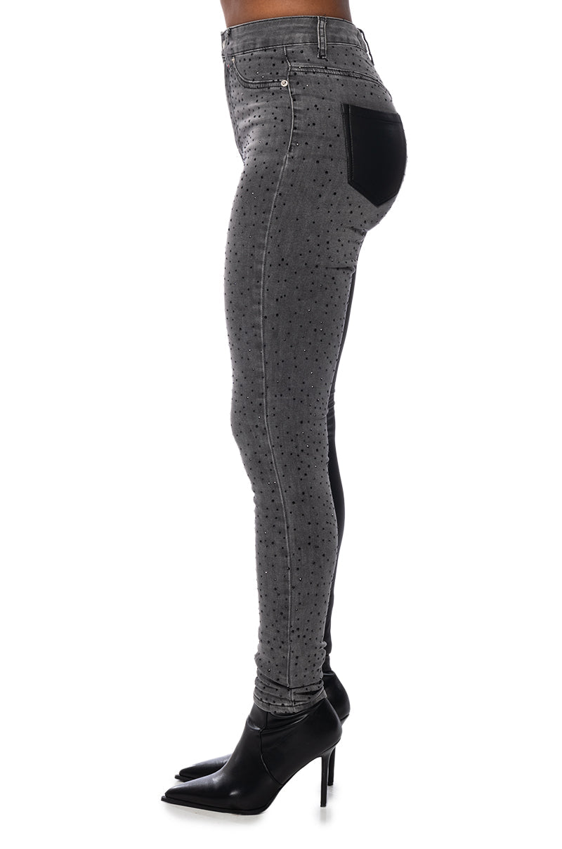 EXTREME STRETCH EMBELLISHED SKINNY JEANS