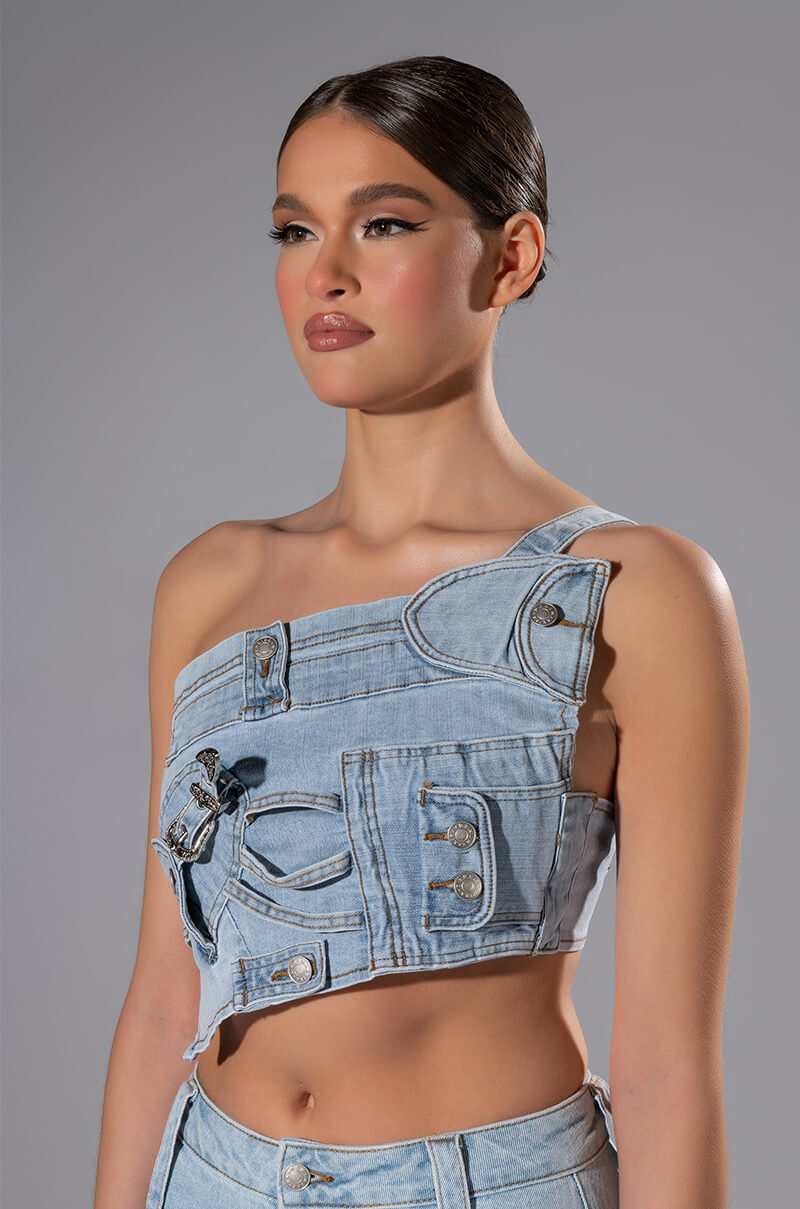 KENLY BUCKLE DETAIL DENIM CROP TOP