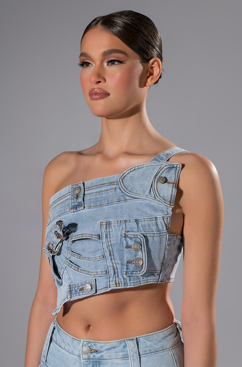 KENLY BUCKLE DETAIL DENIM CROP TOP