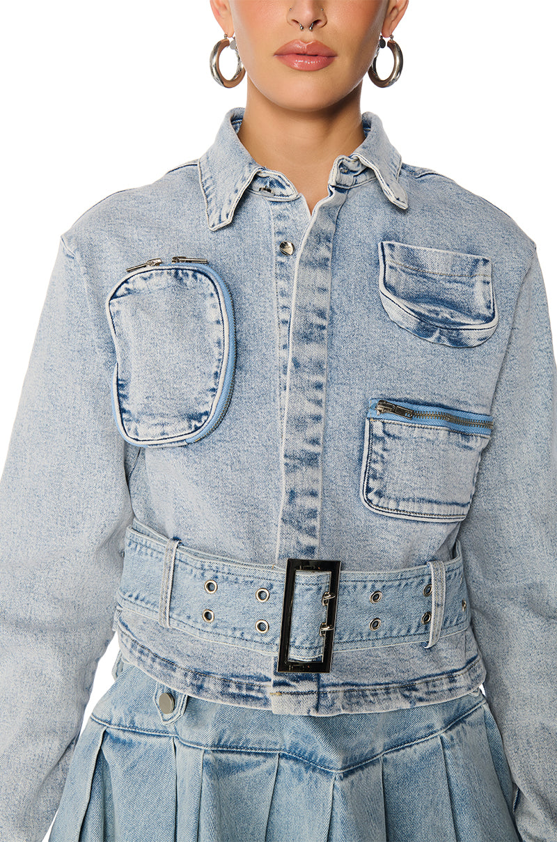 IT HAS POCKETS DENIM JACKET