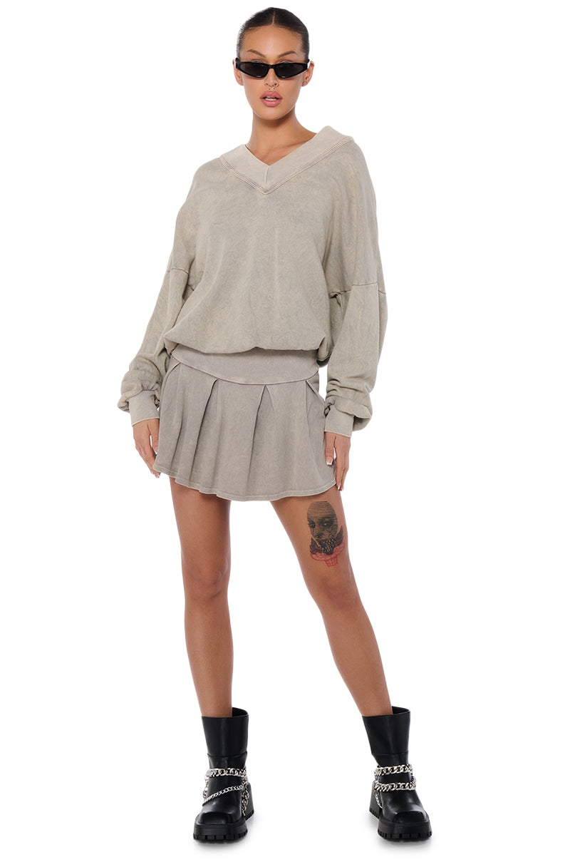 KAYLANI V NECK SWEATSHIRT IN LIGHT GREY