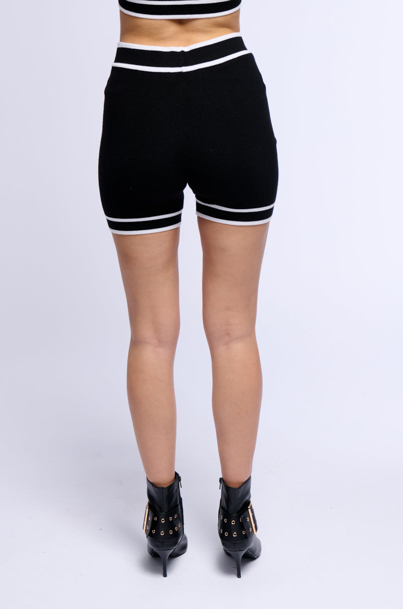 LEIGHTON CLASSY SWEATER KNIT SHORT