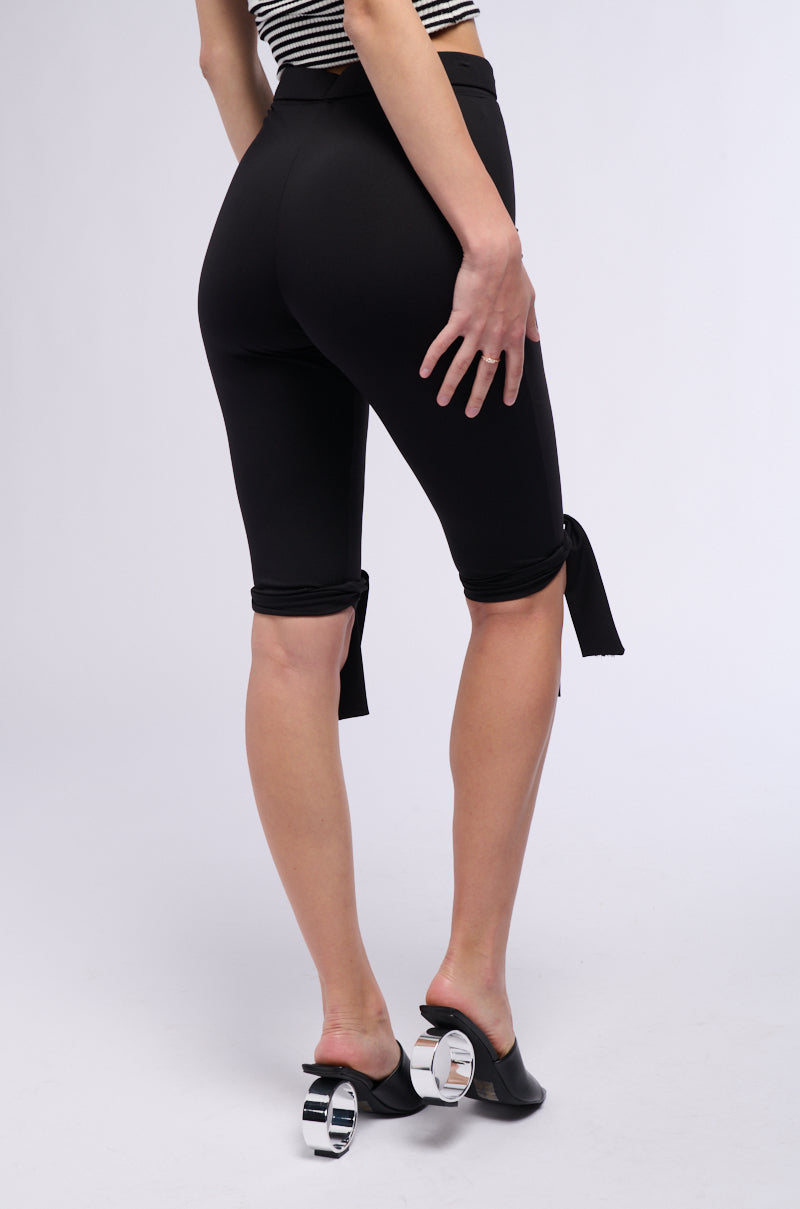 LIE TO ME BELTED CROPPED LEGGING