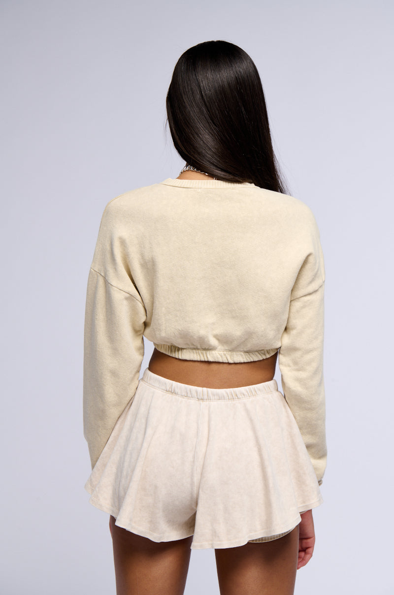 MYSTERY GIRL MINERAL WASH CROPPED SWEATSHIRT IN IVORY