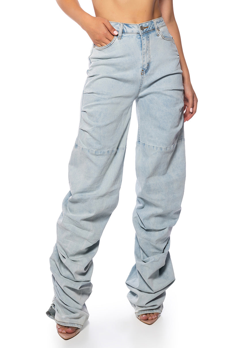 NEVER CHANGE RUCHED RELAXED FIT JEANS IN LIGHT BLUE DENIM