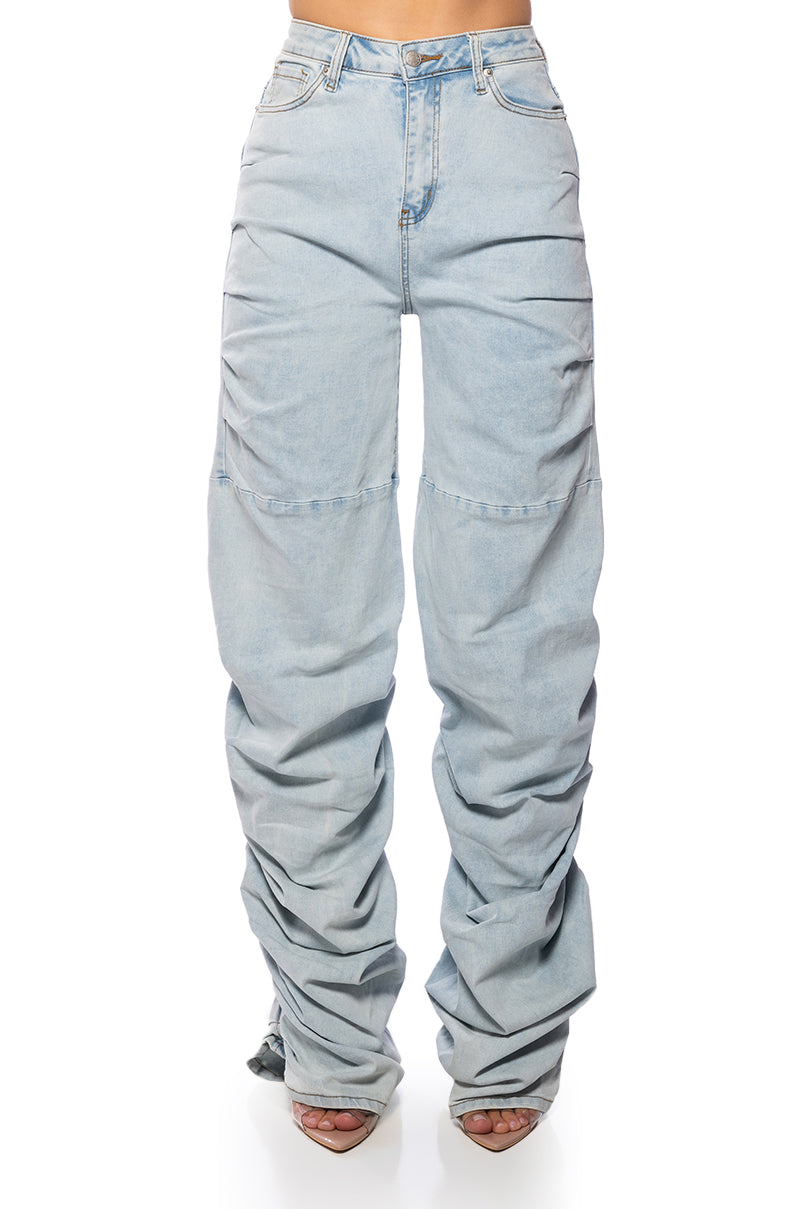 NEVER CHANGE RUCHED RELAXED FIT JEANS IN LIGHT BLUE DENIM