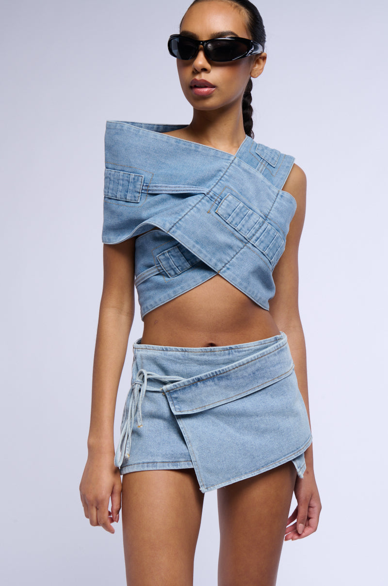 NO SHOW CROP DENIM VEST TOP