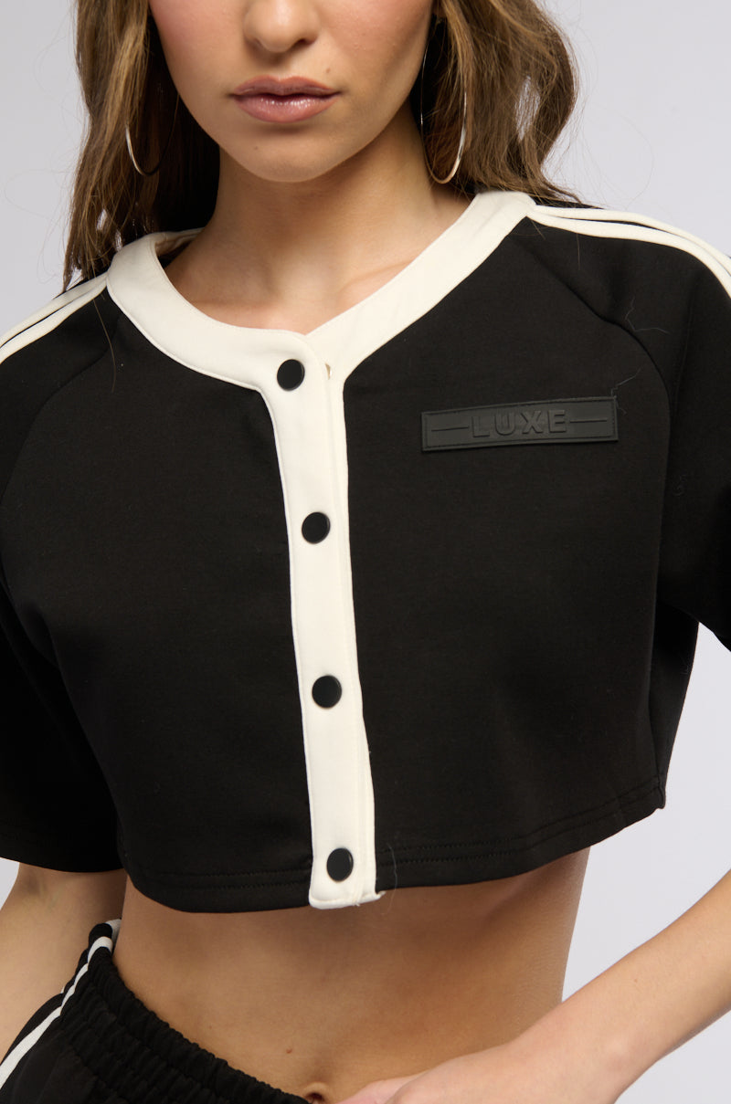 ON POINT BUTTON DOWN CROP TOP IN BLACK