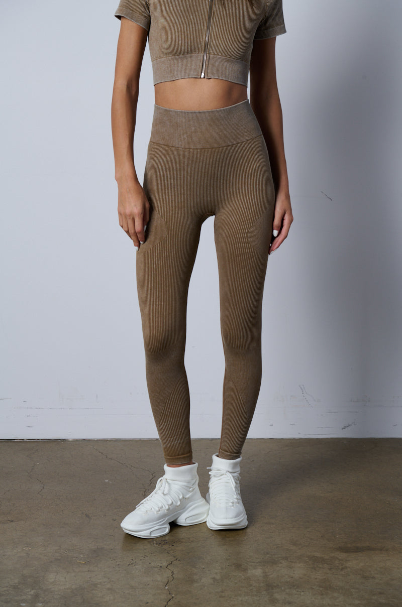 ON THE GO RIBBED LEGGING