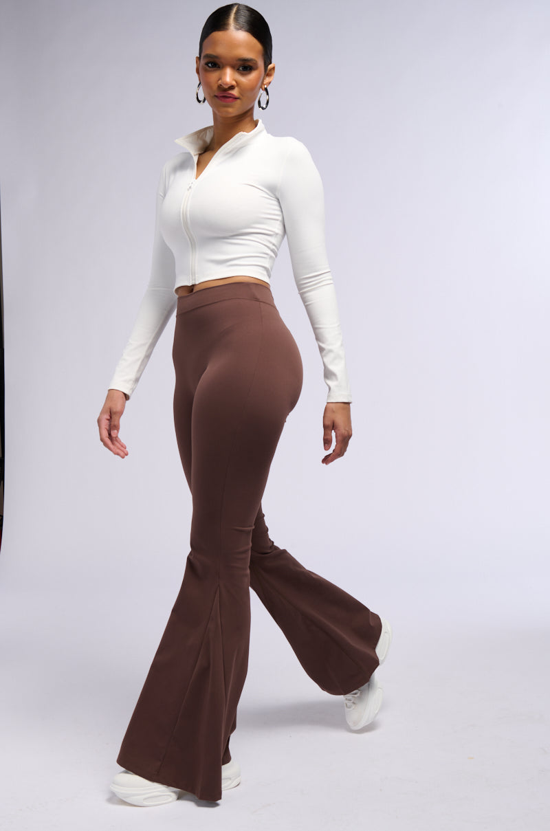 ON THE RUN RUCHED BACK FLARE LEGGING IN BROWN
