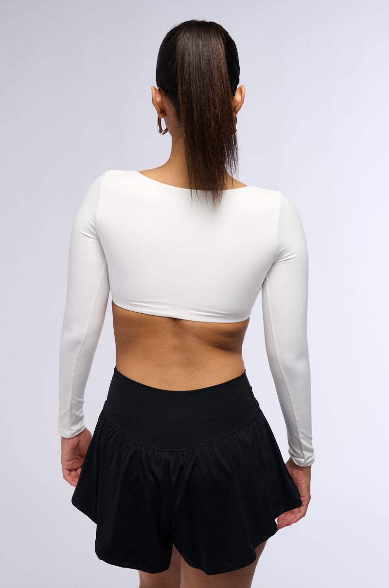 PAXTON LONG SLEEVE YOGA CROPPED RUCHED SHIRT