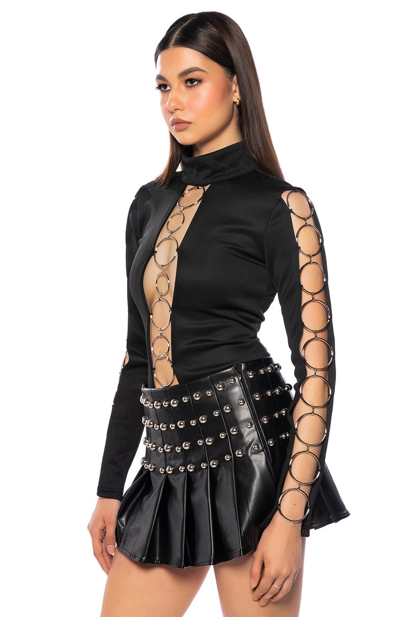 SILVER RING MOCK NECK KNIT TOP