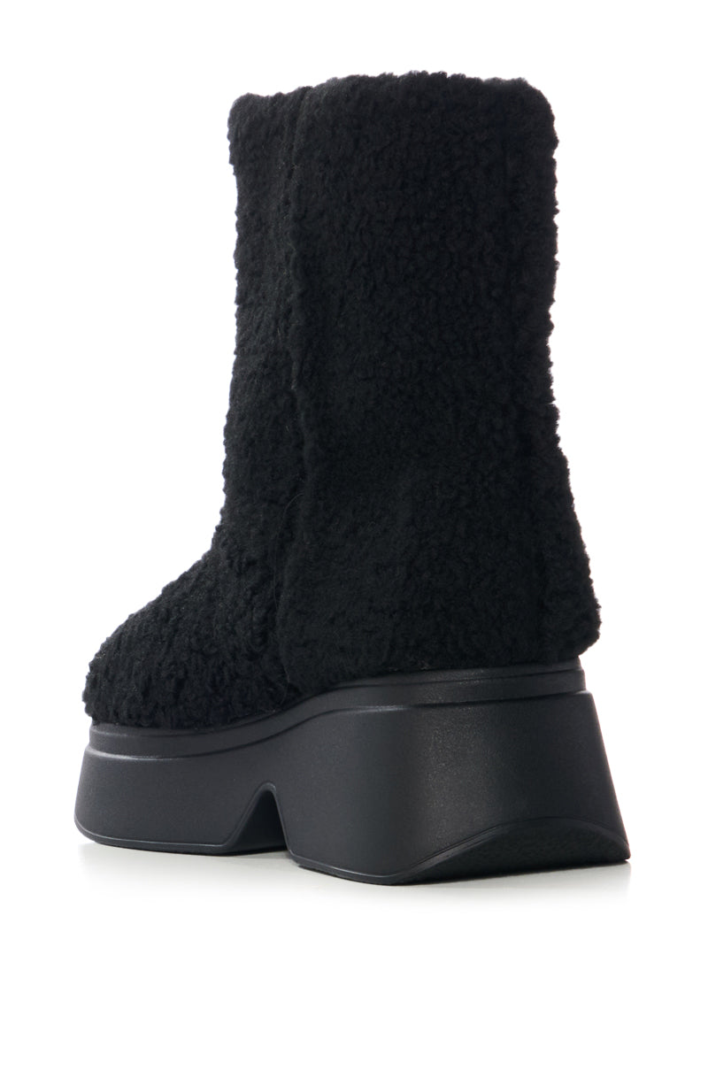SNOW COZY SHERPA BOOTIE IN BLACK
