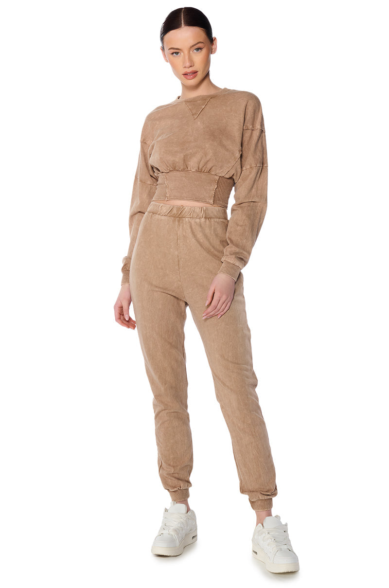 SO LOW KEY CREW NECK SWEATSHIRT