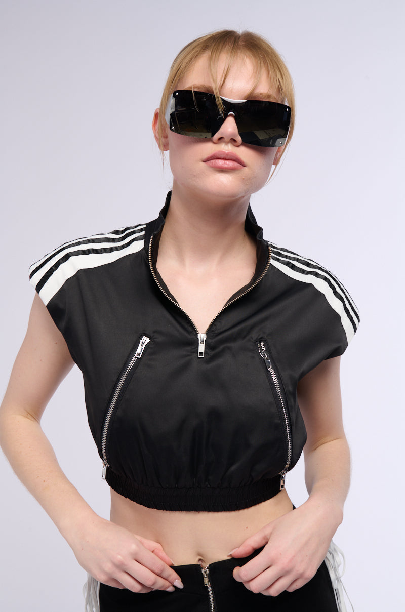 SPORTY STRIPED SLEEVELESS HALF ZIP TOP