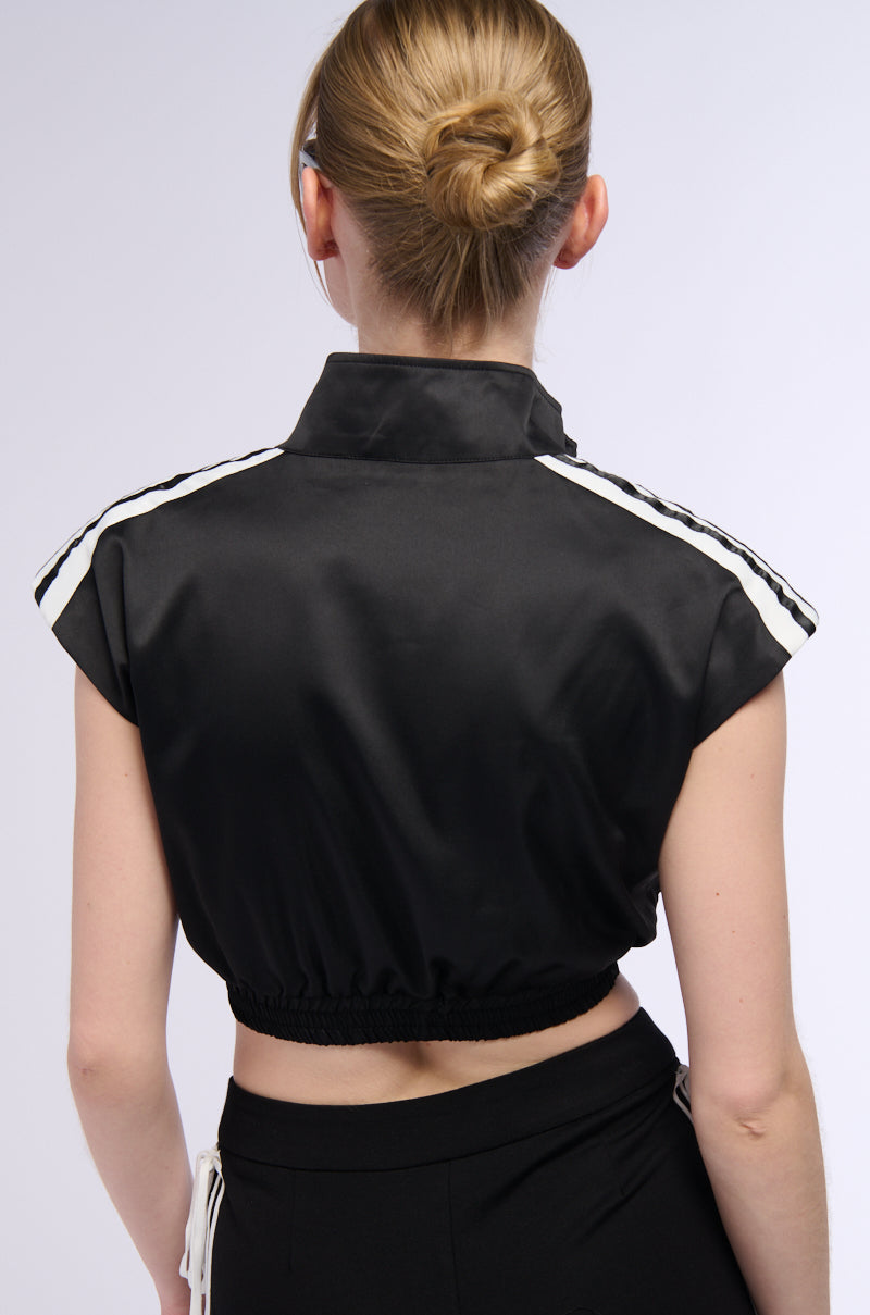 SPORTY STRIPED SLEEVELESS HALF ZIP TOP