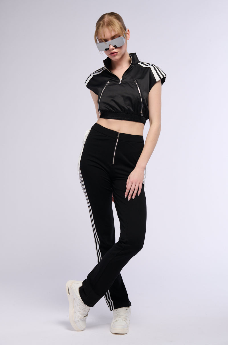 SPORTY STRIPED SLEEVELESS HALF ZIP TOP