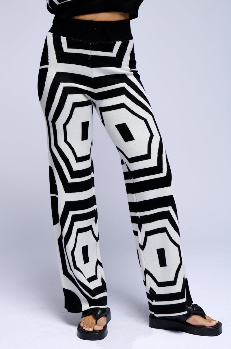 STOP AND STARE GEOMETRIC PRINT KNIT PANT