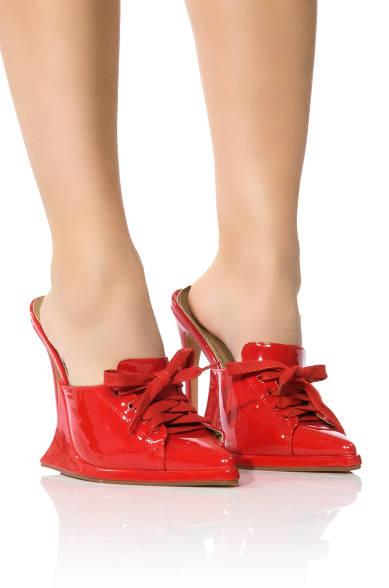 STUNNA STILETTO PUMP IN RED