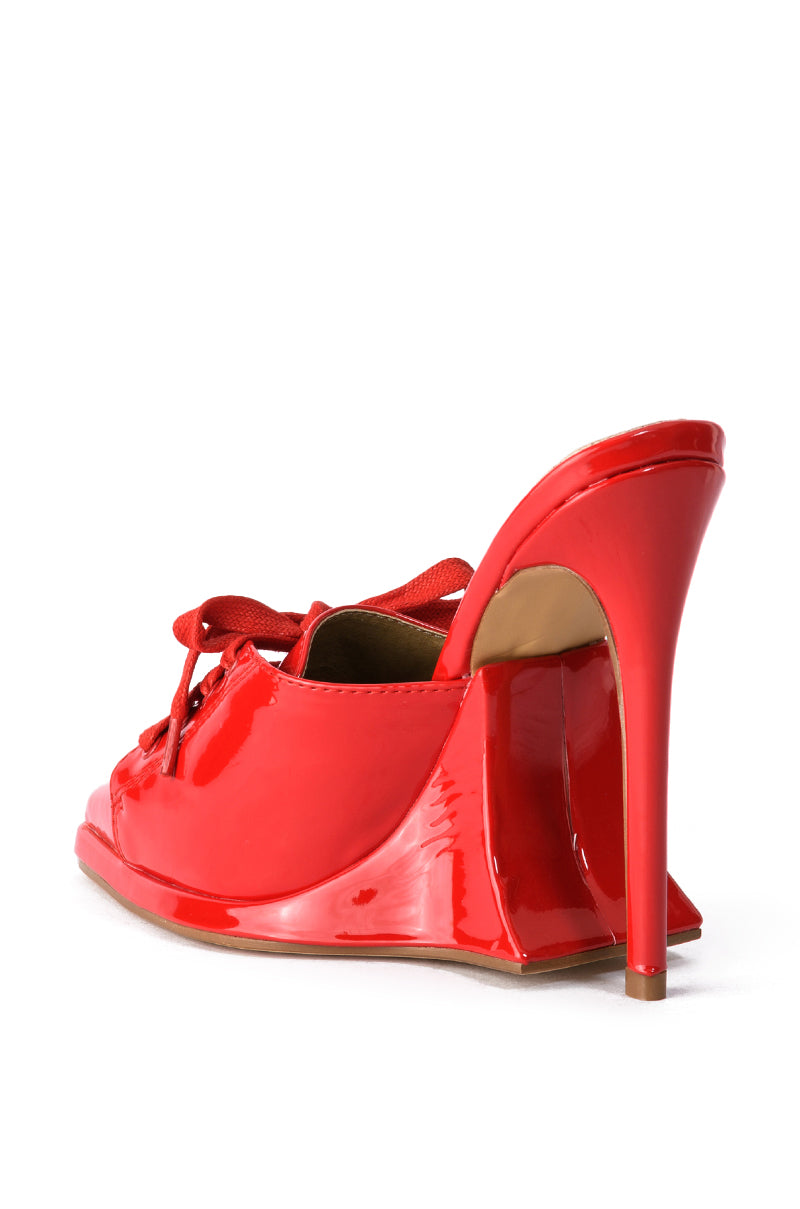 STUNNA STILETTO PUMP IN RED