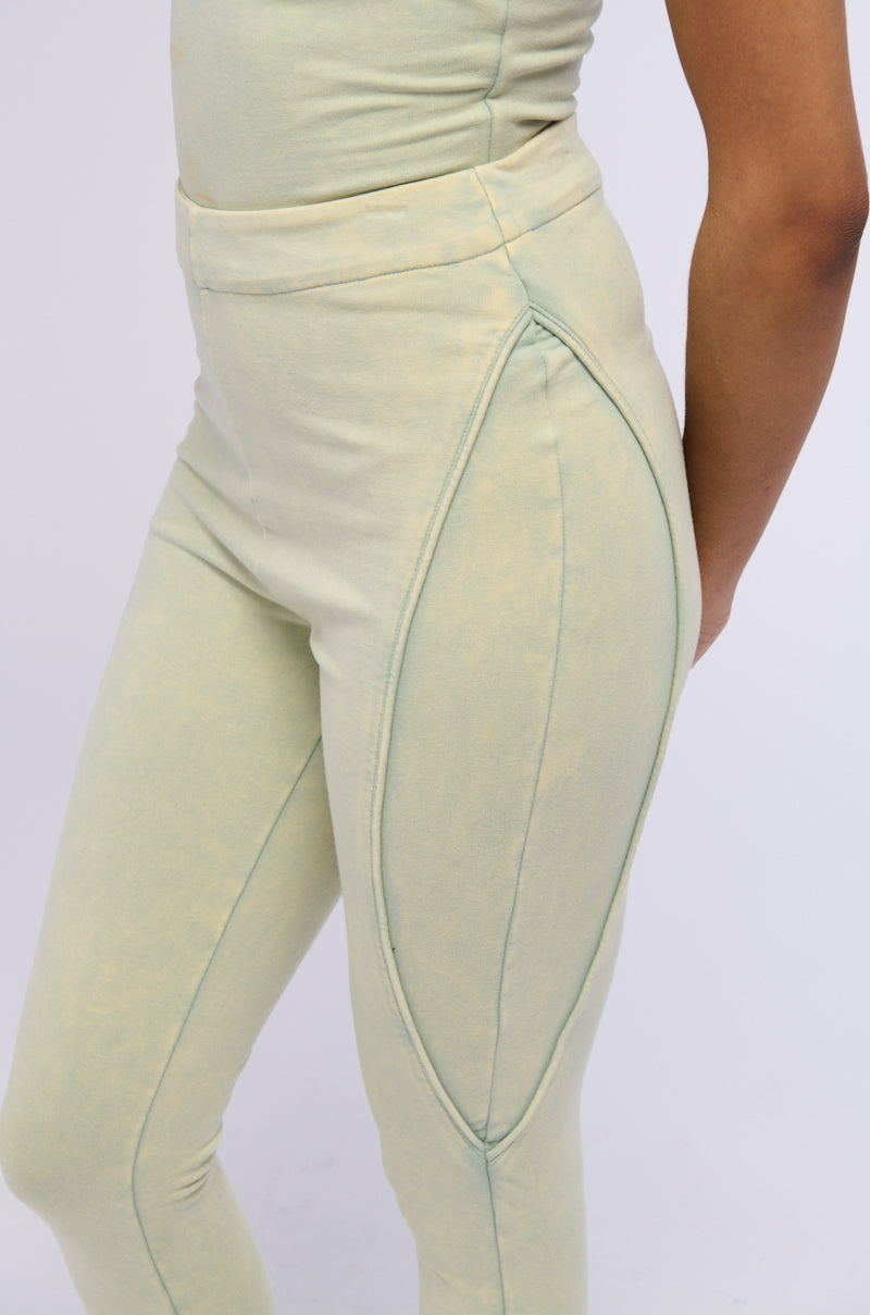 WE BELONG TOGETHER LEGGING IN LIGHT GREEN