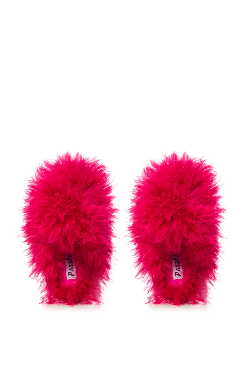 FURRY FUR SLIPPERS IN FUCHSIA