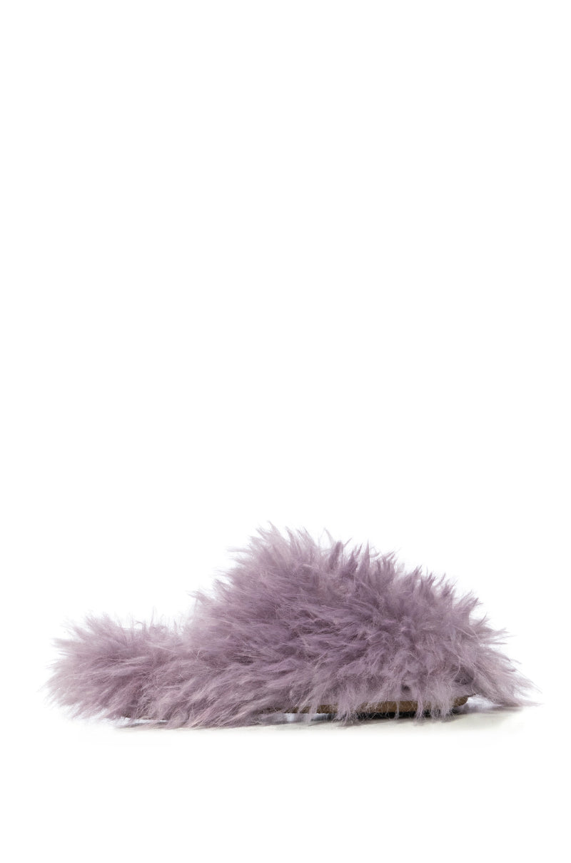 FURRY FUR SLIPPERS IN PURPLE