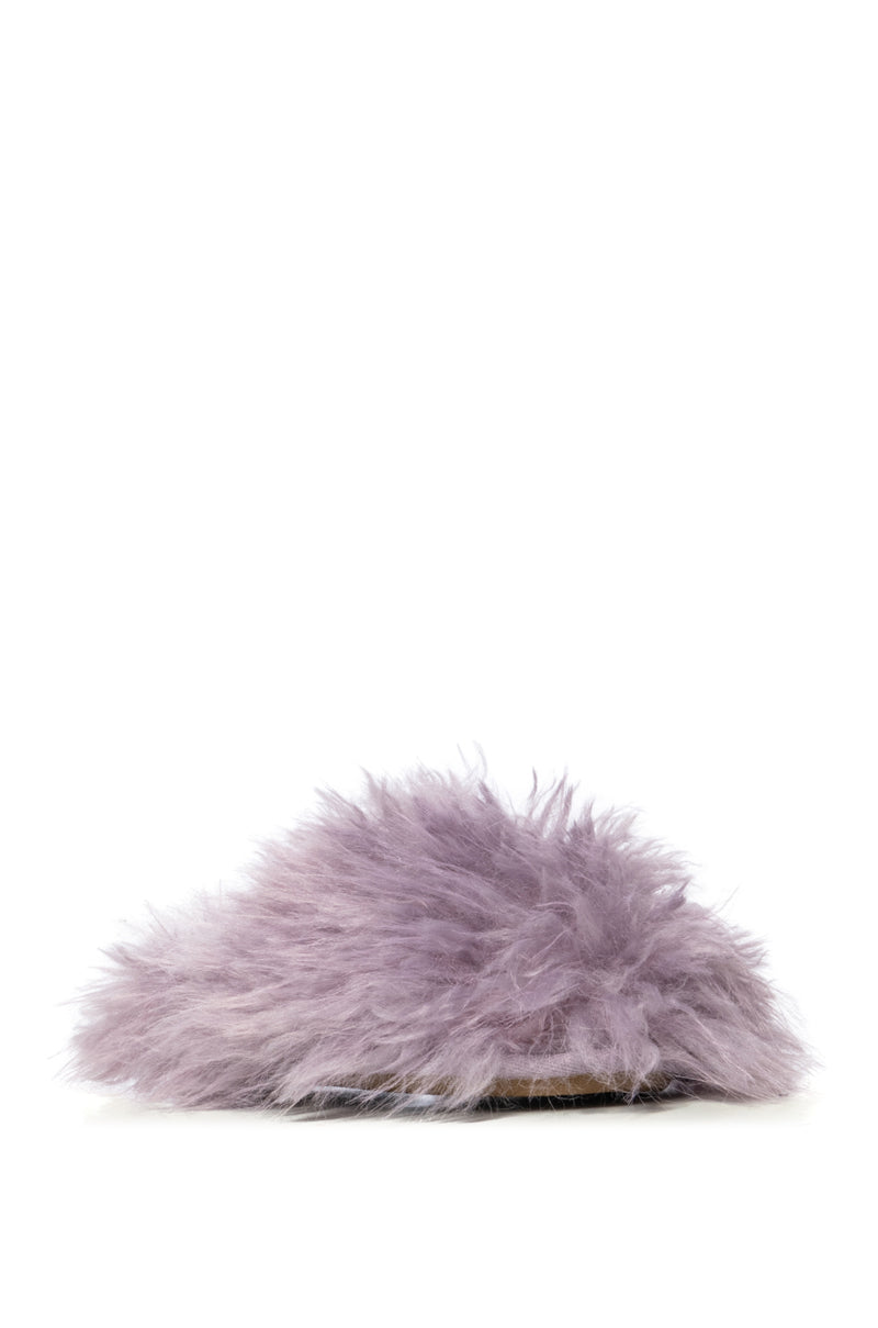 FURRY FUR SLIPPERS IN PURPLE